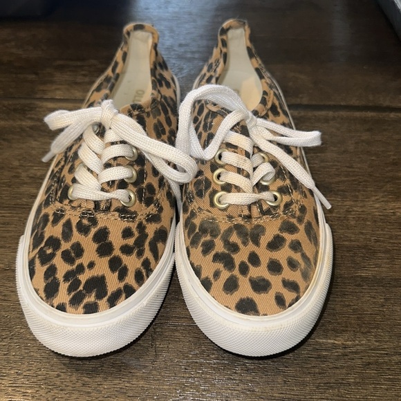 Girls Old Navy Leopard/Cheetah print sneakers size 12 - Picture 3 of 4
